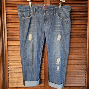 Torrid Vintage Cuffed Ripped Jean Capri 20